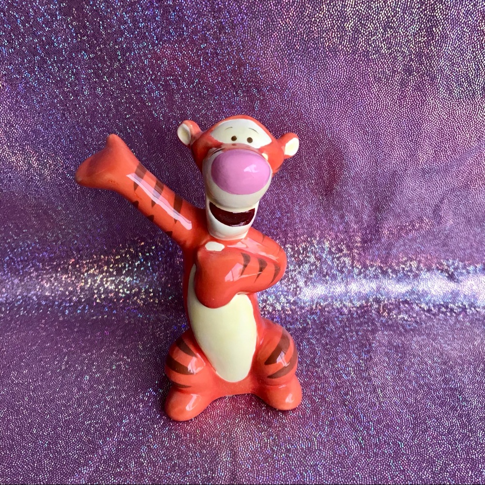 Porcelain Tigger Disney Figurine 🐅✨